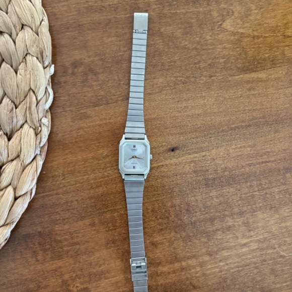 Pls check out other photos- casio stainless steel water resistant watch - Picture 4 of 4